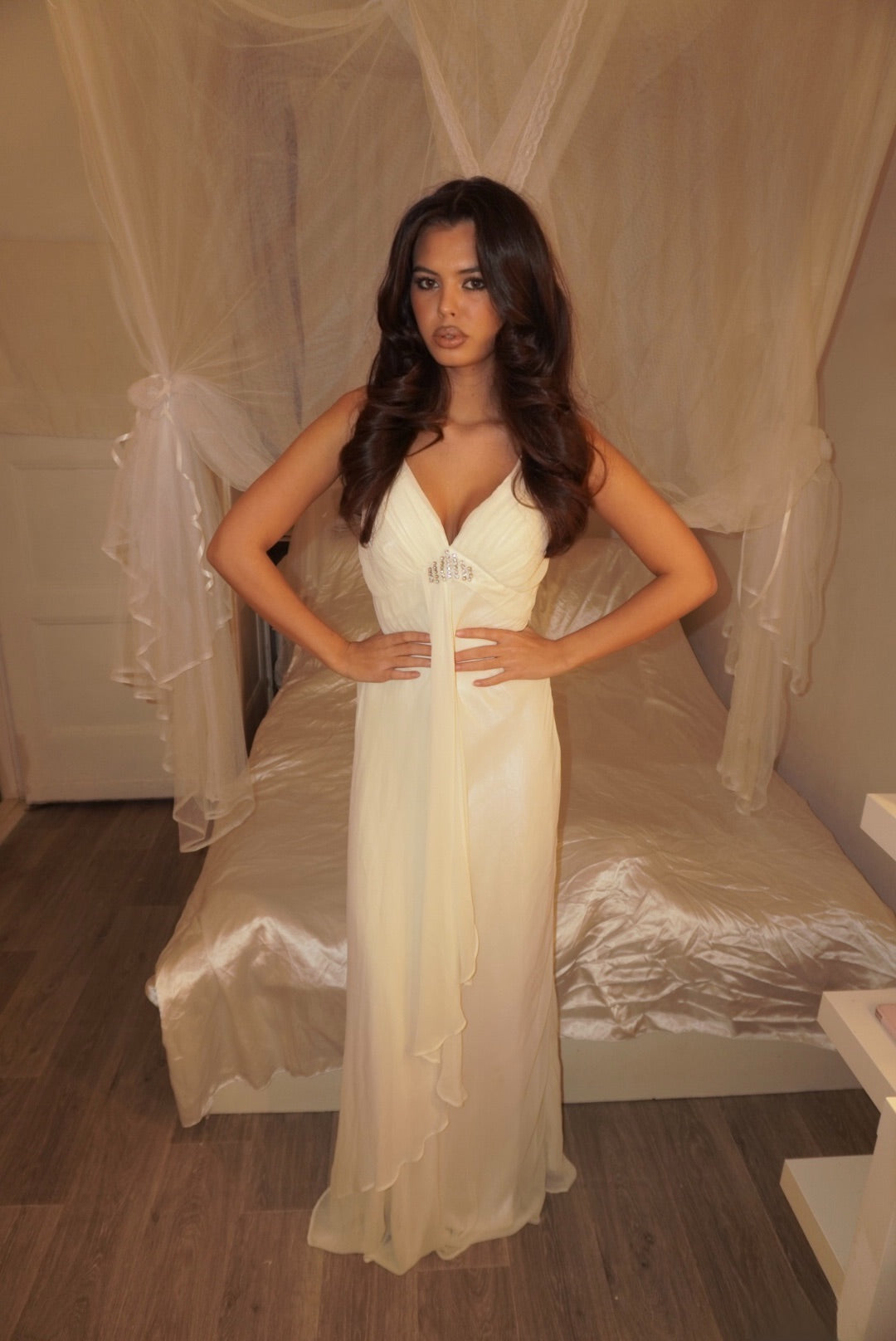 Elegantes weißes Abendkleid