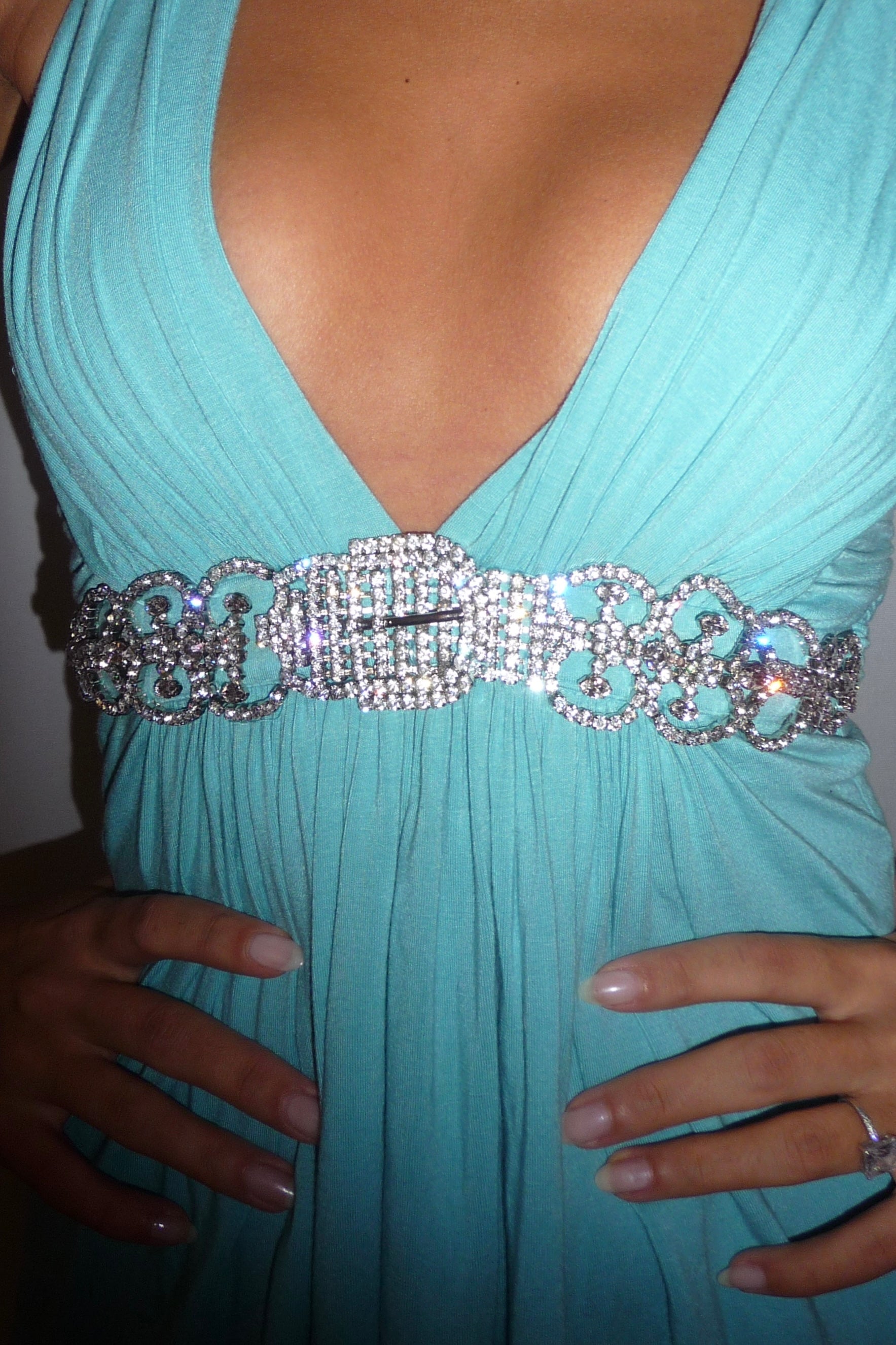 Céleste – Strass-Gürteldetail Nahaufnahme